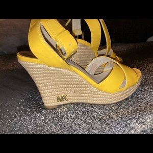 MK yellow wedges.